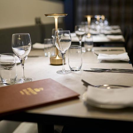 Fraser Suites Perth Exteriör bild Interior of the restaurant