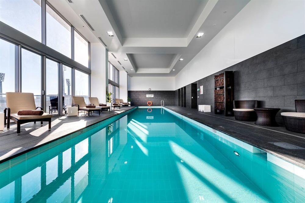 Fraser Suites Perth Exteriör bild The pool at the 25th floor