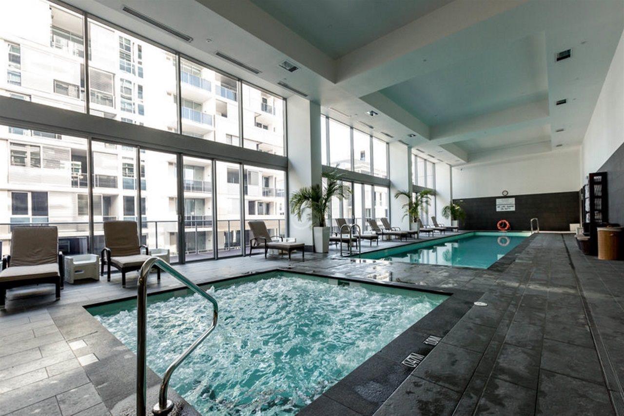 Fraser Suites Perth Exteriör bild The pool at the hotel