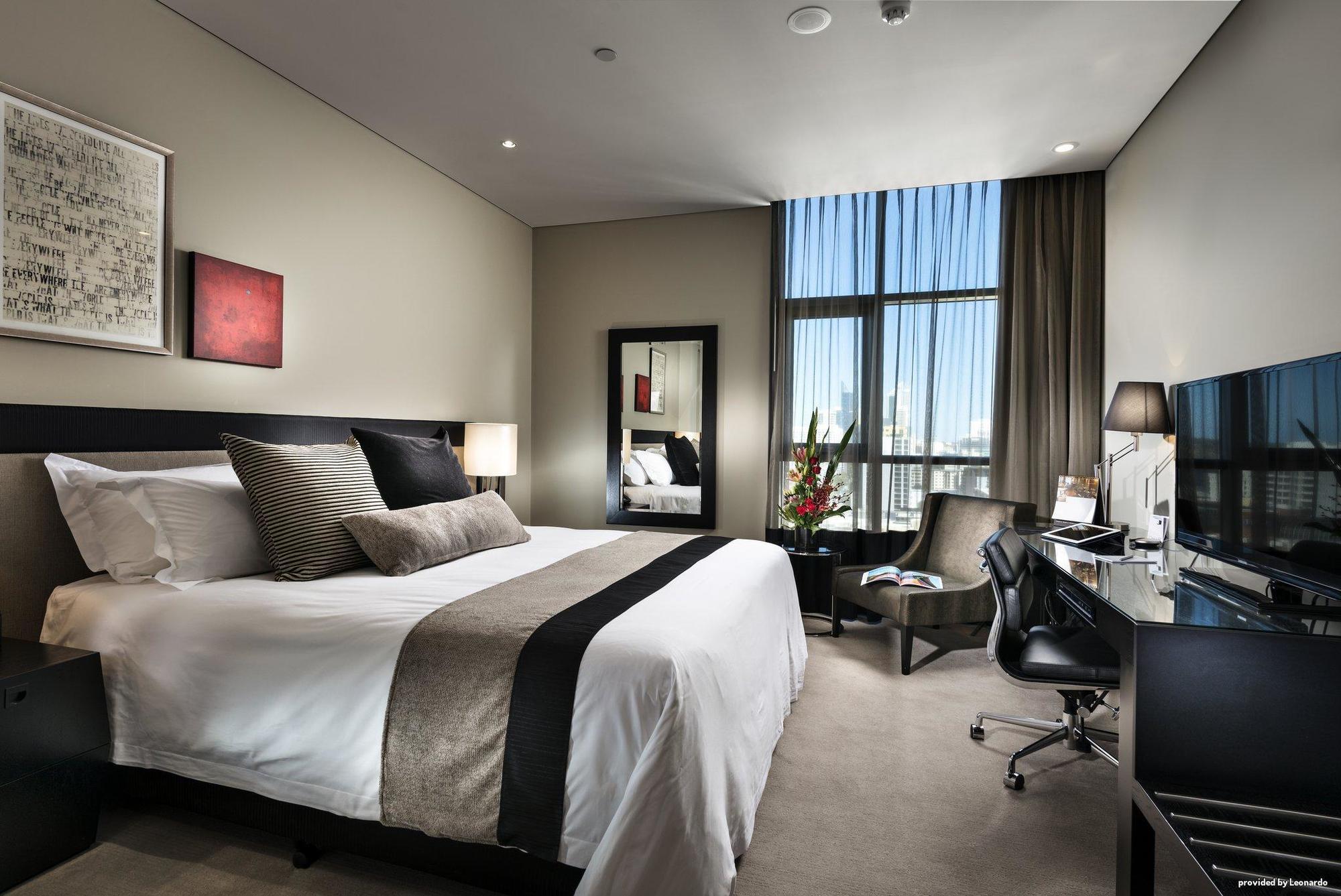 Fraser Suites Perth Exteriör bild A room at the Crowne Plaza Hotel, Adelaide