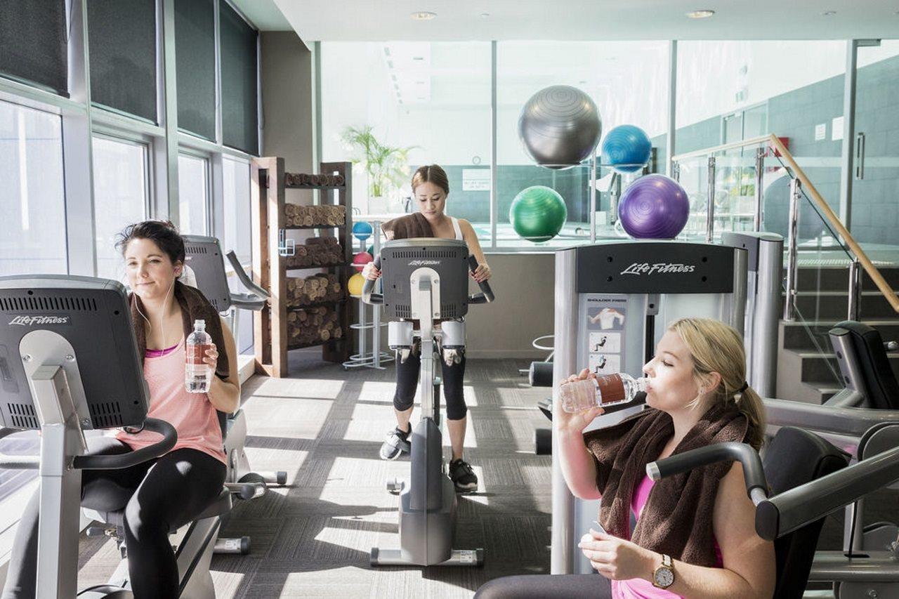 Fraser Suites Perth Exteriör bild A Life Fitness gym