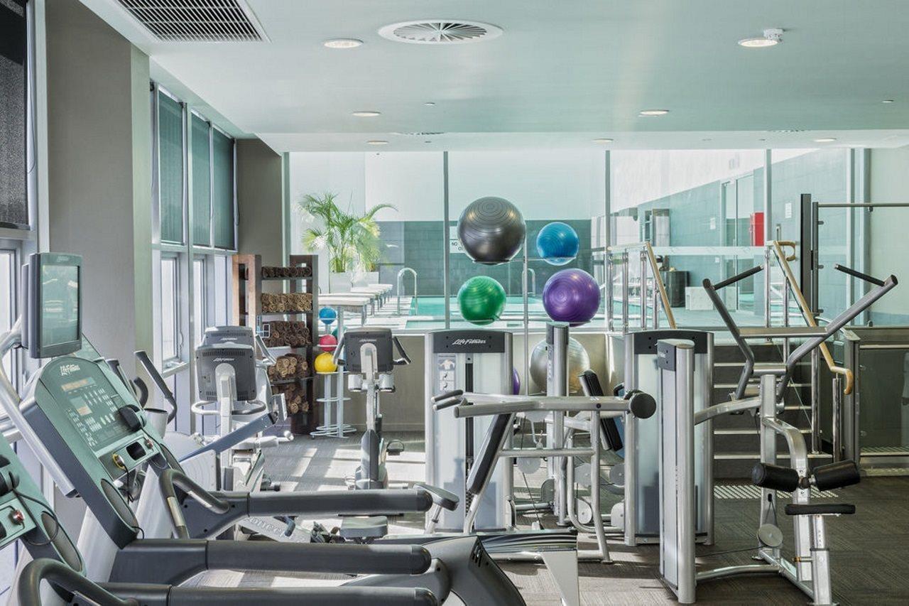 Fraser Suites Perth Exteriör bild A gym in a hotel