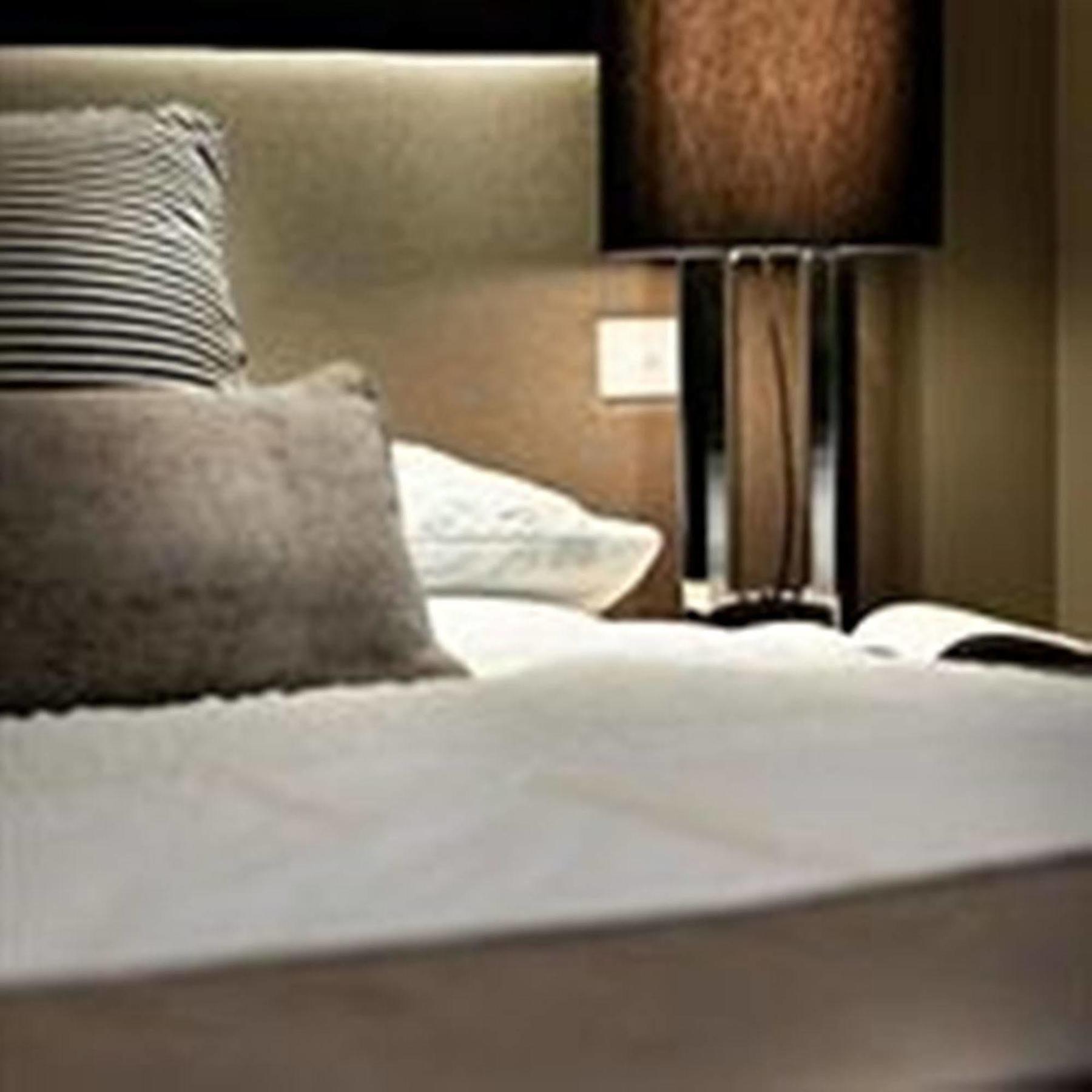 Fraser Suites Perth Exteriör bild A bed
