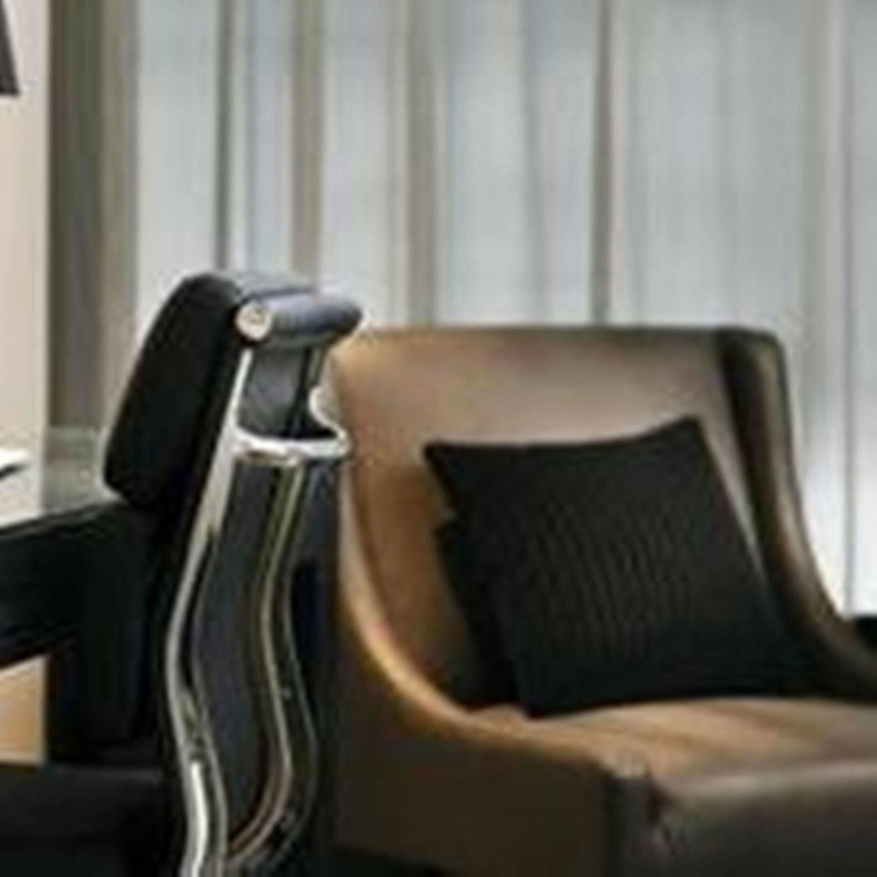 Fraser Suites Perth Exteriör bild A detail of the chair