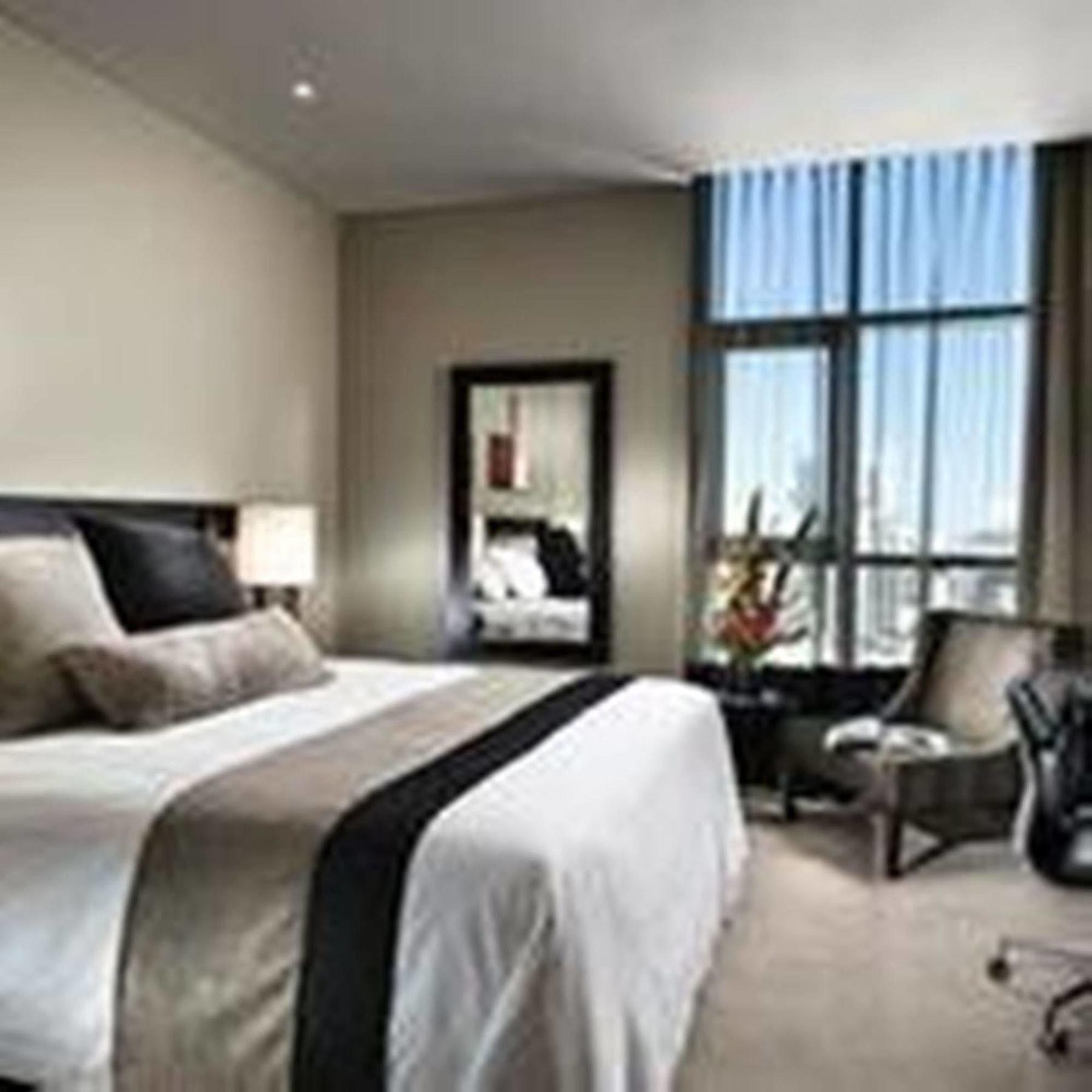 Fraser Suites Perth Exteriör bild A bedroom at the Ritz-Carlton, Boston