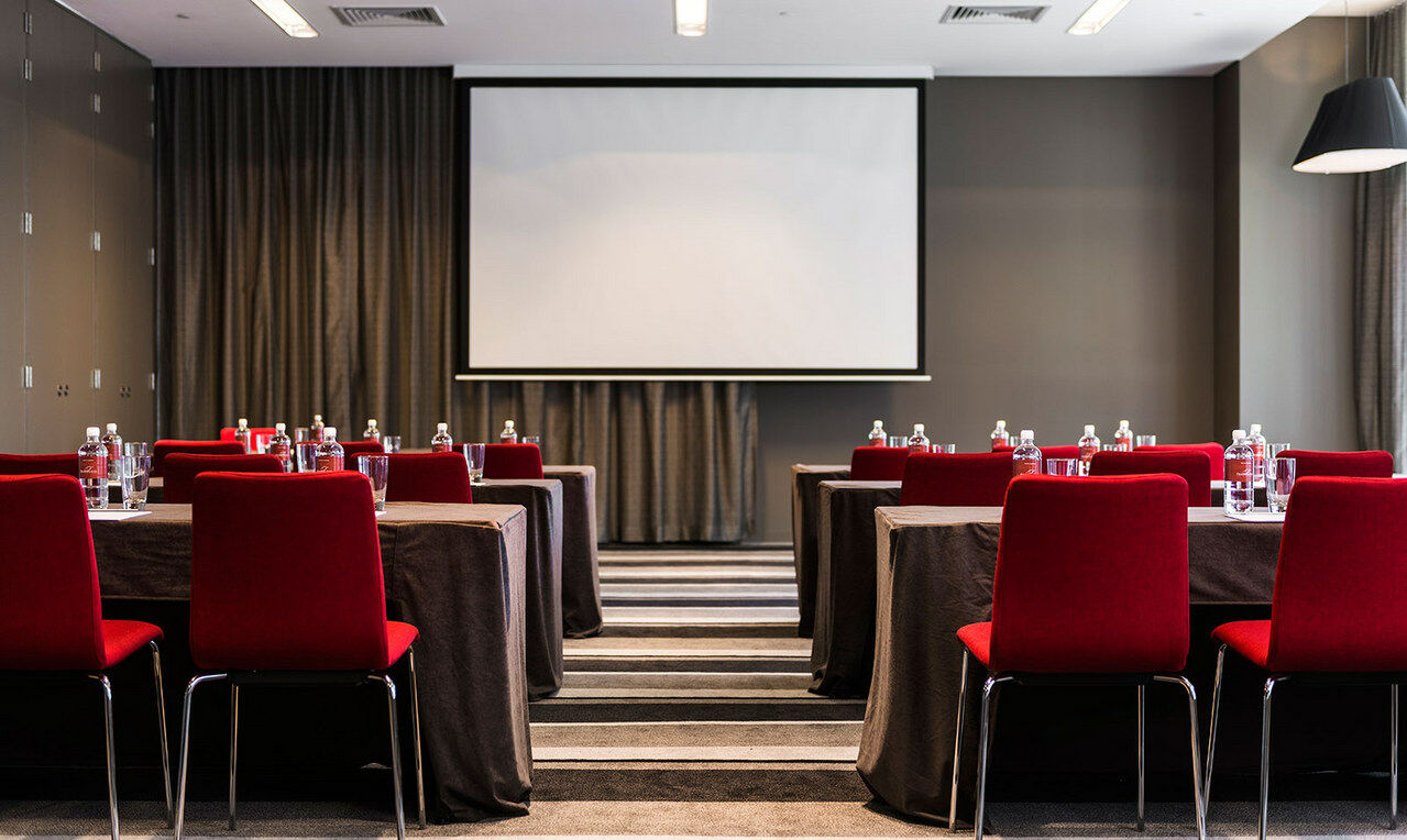 Fraser Suites Perth Exteriör bild A projection screen in a meeting room